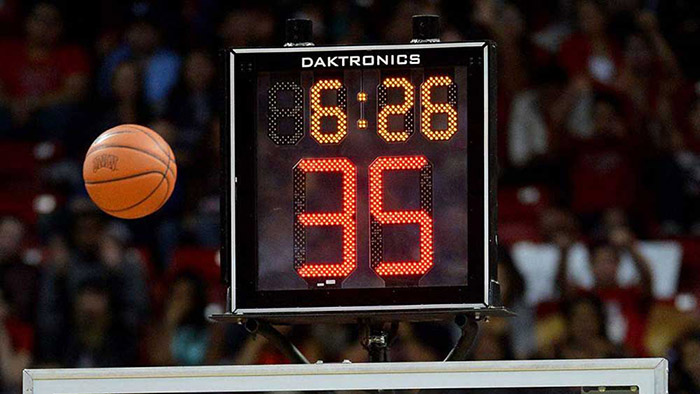 Tìm hiểu 1 hiệp bóng rổ có bao nhiêu phút theo luật FIBA và NBA