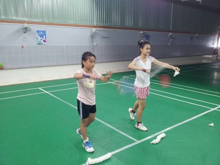 Sân cầu lông Việt Hưng có 3 sân thảm cao su, tiện lợi cho cư dân Long Biên