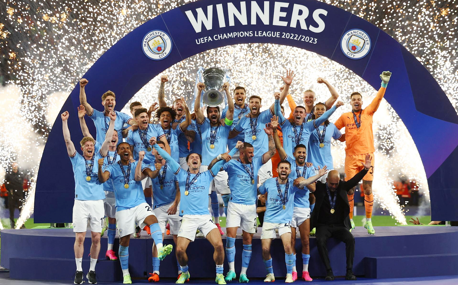 Manchester City là một trong những đội bóng có bước “lột xác” ngoạn mục nhất trong bóng đá hiện đại