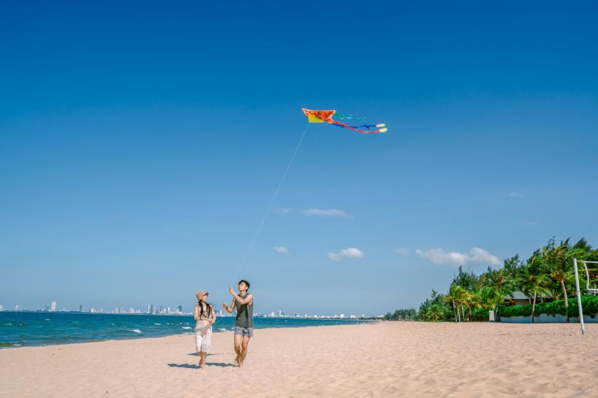Giữ dây diều căng vừa phải là kỹ thuật then chốt để đảm bảo diều bay ổn định theo hướng dẫn cách thả diều.