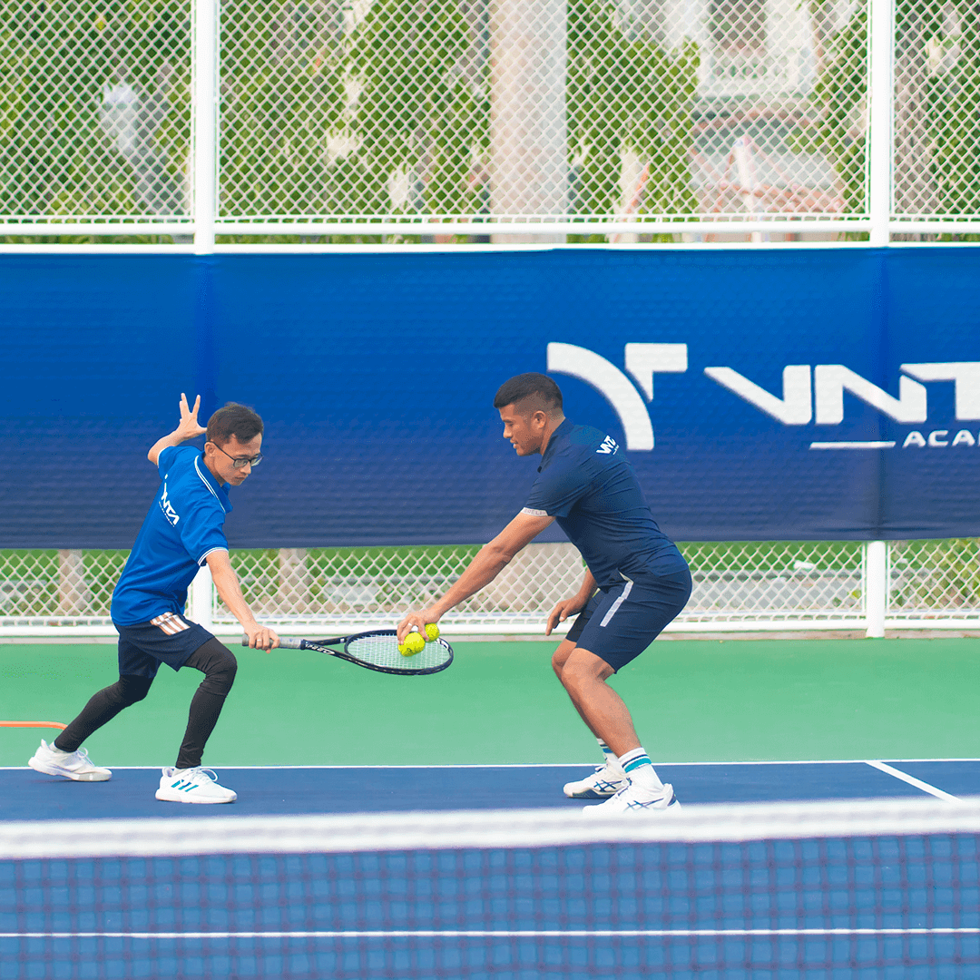 Khoá học Tennis cơ bản tại VNTA Academy, giúp người học phát triển kỹ năng toàn diện