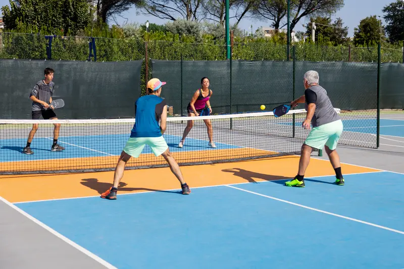 Hình ảnh tổng quan về môn thể thao Pickleball đang gây sốt