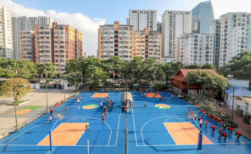 Sân bóng rổ Trường liên cấp Ngôi Sao có thiết kế hiện đại, bắt mắt