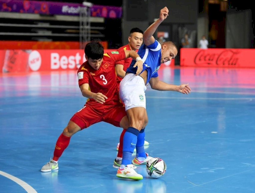 Bóng đá futsal quy định thời gian thi đấu thực và không có bù giờ