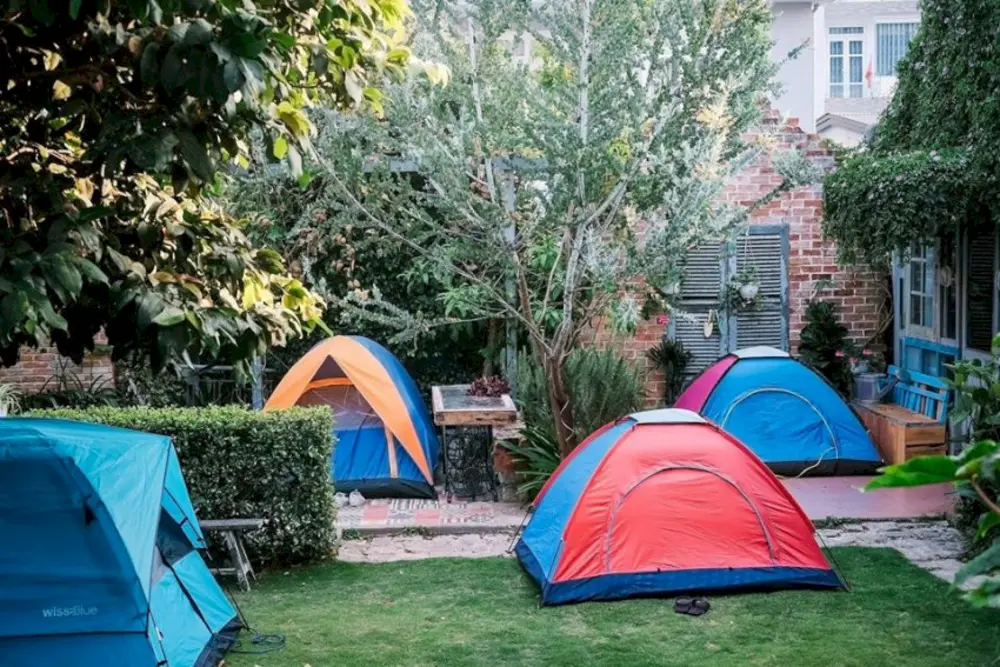 Cắm trại ngoài sân tại Là Nhà Homestay