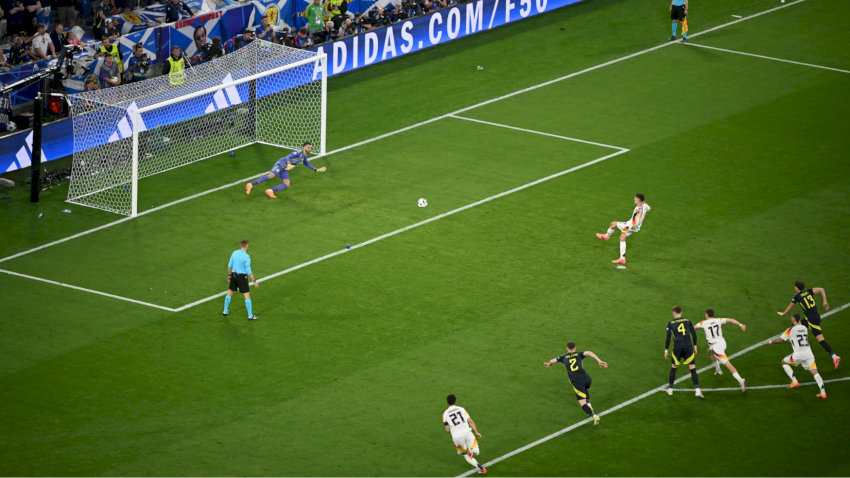 Chấm penalty cách khung thành 11 mét, điểm khởi đầu cho mọi cú sút phạt đền