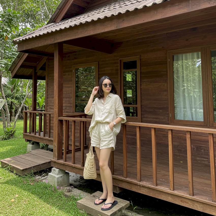 Set đồ linen là outfit đi biển tinh tế