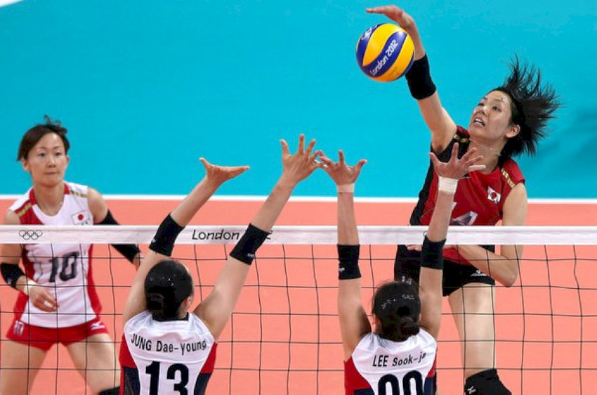 Chủ công (Outside Hitter) đập bóng uy lực từ biên, kỹ năng tấn công chính