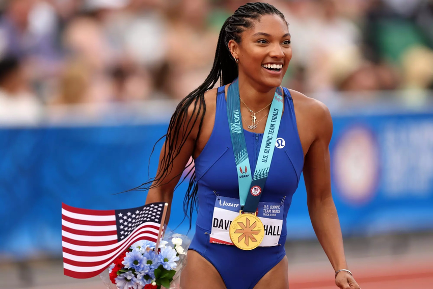 Tara Davis-Woodhall, vận động viên điền kinh nhảy xa với huy chương Olympic