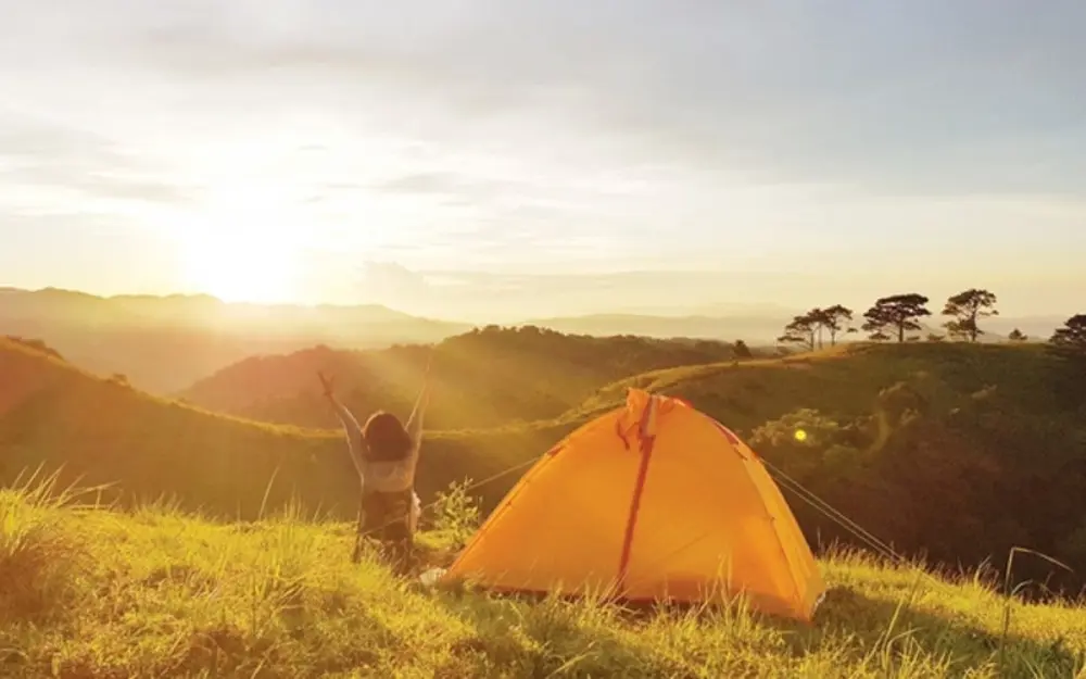 Khung cảnh bình minh tuyệt đẹp trên đỉnh đồi khi trekking Tà Năng