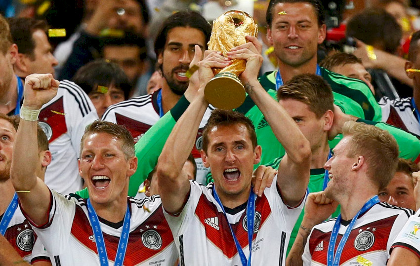 Miroslav Klose ăn mừng tại FIFA World Cup, cầu thủ ghi bàn nhiều nhất lịch sử giải đấu