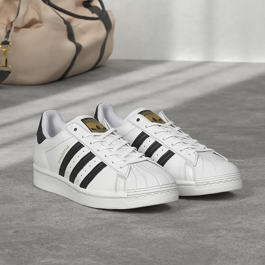 So sánh mức giá giày Adidas chính hãng với hàng giả trên thị trường.