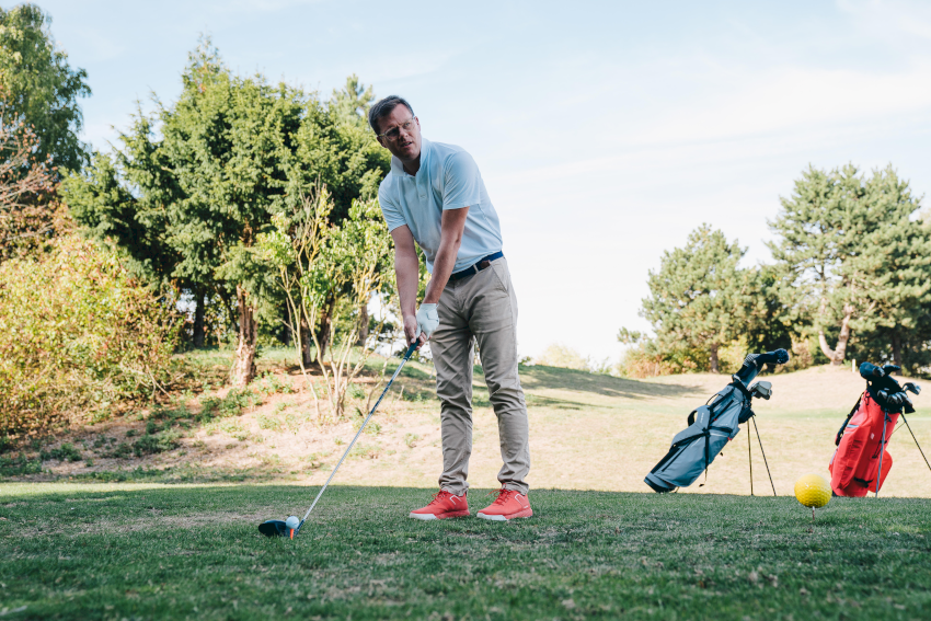 Golfer cần chuẩn bị trang phục đúng quy định khi đến sân.