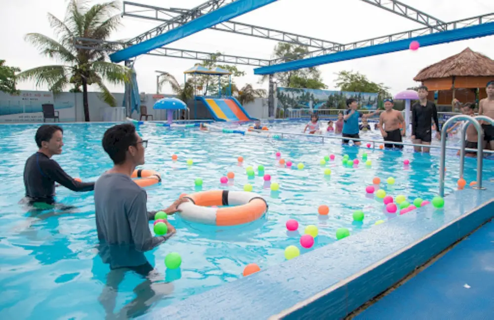 Các khu hồ riêng biệt dành cho trẻ em và người lớn tại Hồ bơi Thới An quận 12