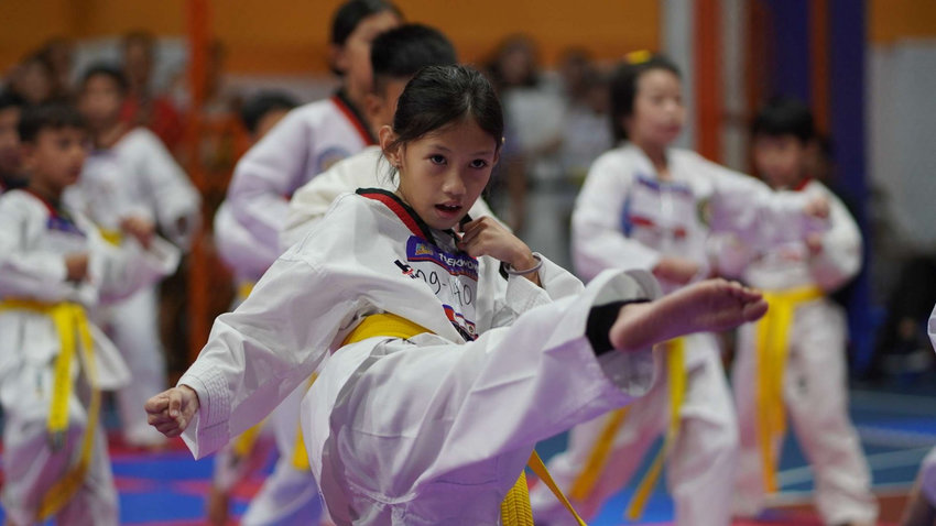 Đai vàng Taekwondo đánh dấu giai đoạn võ sinh đã nắm được kỹ thuật cơ bản và bắt đầu bước vào quá trình rèn luyện chuyên sâu hơn
