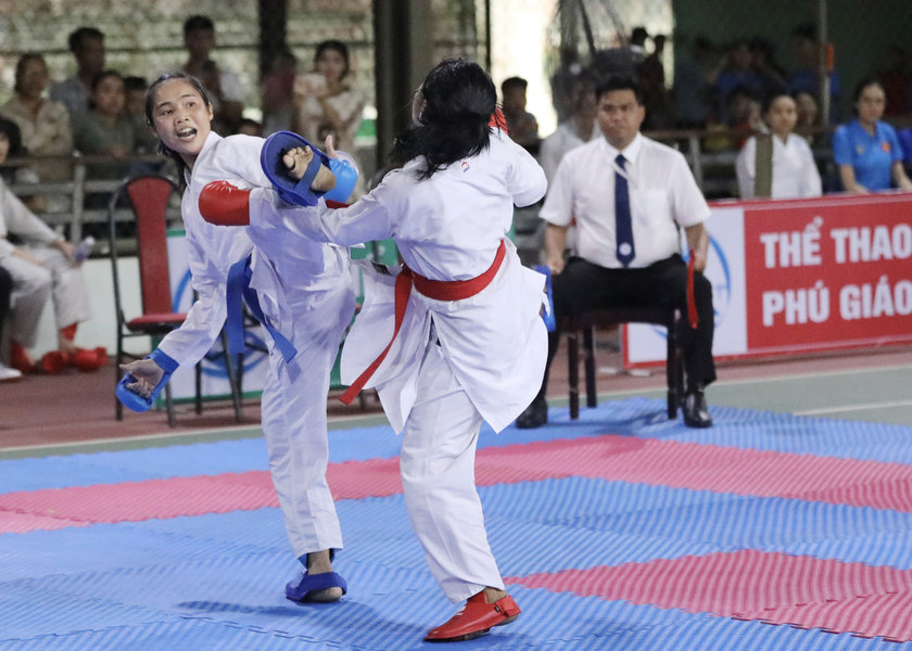 Võ sinh đai xanh Taekwondo cần rèn luyện khả năng kiểm soát lực, tốc độ và nhịp độ ra đòn để đảm bảo an toàn và hiệu quả trong kỹ thuật