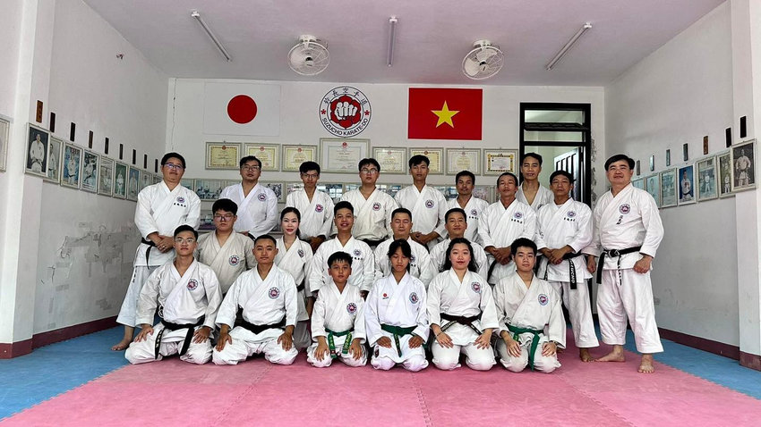 Võ sinh CLB Suzucho Karate-Do Đại học Đà Nẵng luyện tập, phát triển kỹ năng tự vệ và kỷ luật.