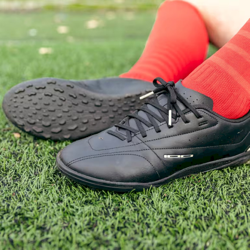 Giày đá bóng Decathlon Kipsta 100 TF - Nguồn: Decathlon