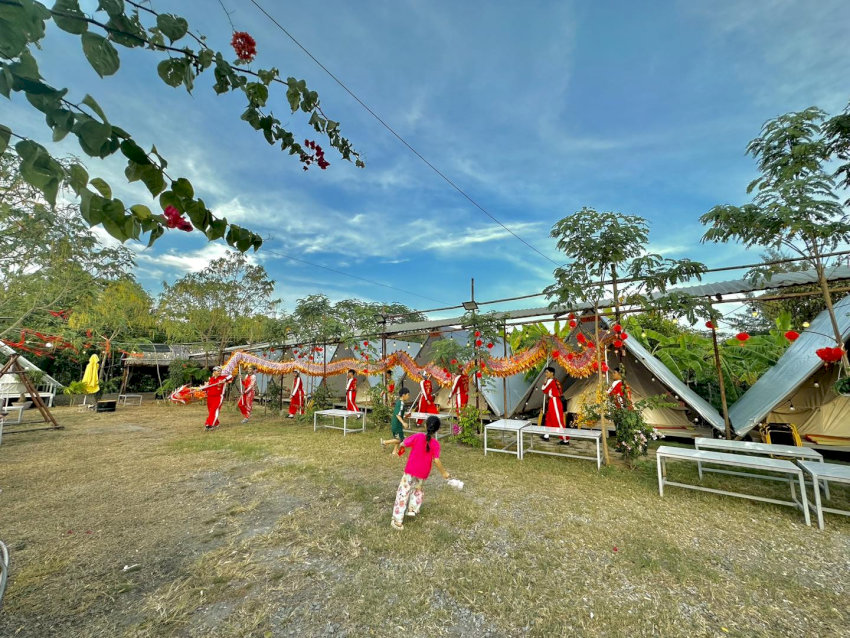 SAY Camp Forest mang đến một không gian ngoài trời rộng lớn, thoáng đãng, lý tưởng để cắm trại và thư giãn tại Cần Giờ