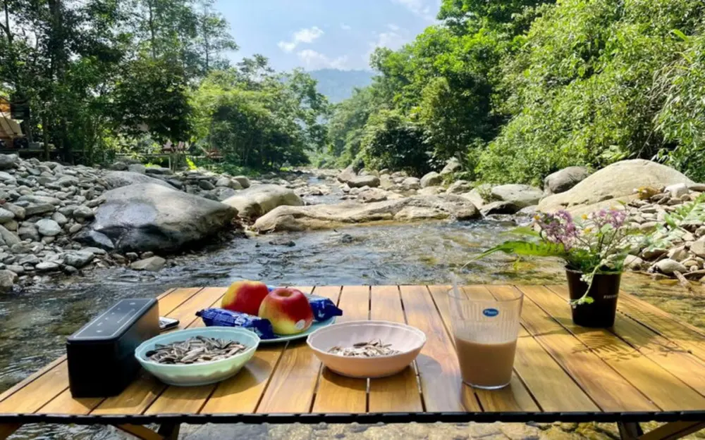Khu du lịch Thác Giang Điền với thác nước hùng vĩ và bãi cỏ xanh, là điểm cắm trại gần Sài Gòn cung cấp dịch vụ cho thuê thiết bị BBQ