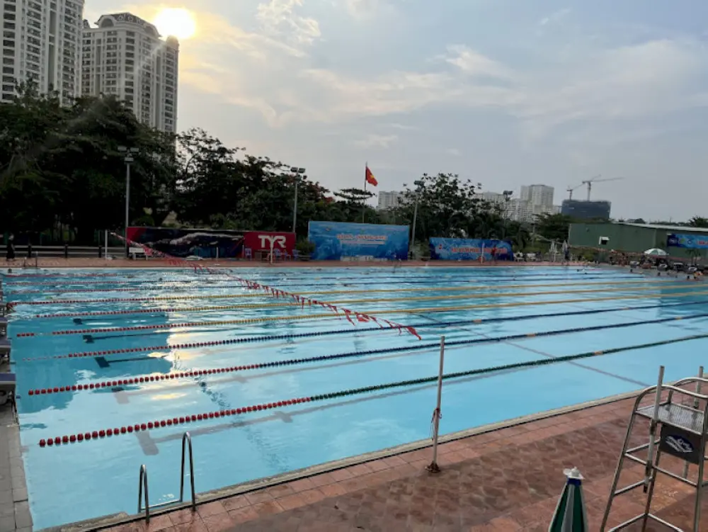 Khu hồ bơi cho người lớn đạt chuẩn thi đấu Olympic tại Hồ bơi Phú Thọ