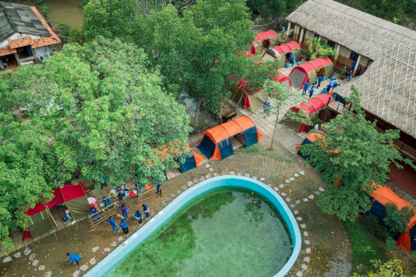 Khu vực lưu trú và dịch vụ cho thuê lều tại Vàm Sát, mang đến trải nghiệm cắm trại giữa rừng ngập mặn độc đáo
