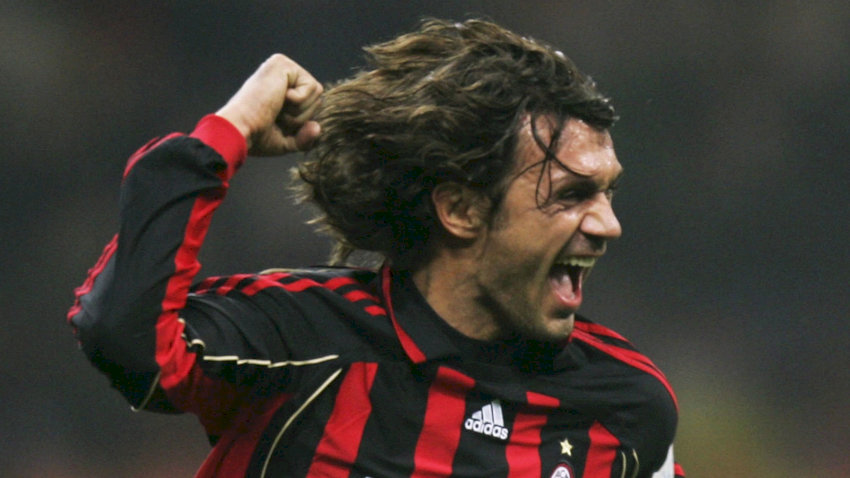 Huyền thoại Paolo Maldini trong màu áo AC Milan