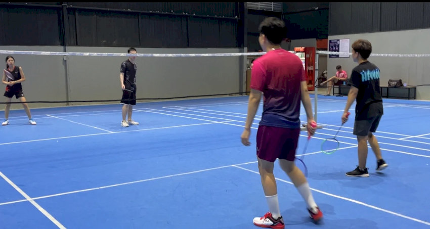 Thảm mặt sân cầu lông chất lượng cao với vân đá xanh dương tại Enjoy Sport