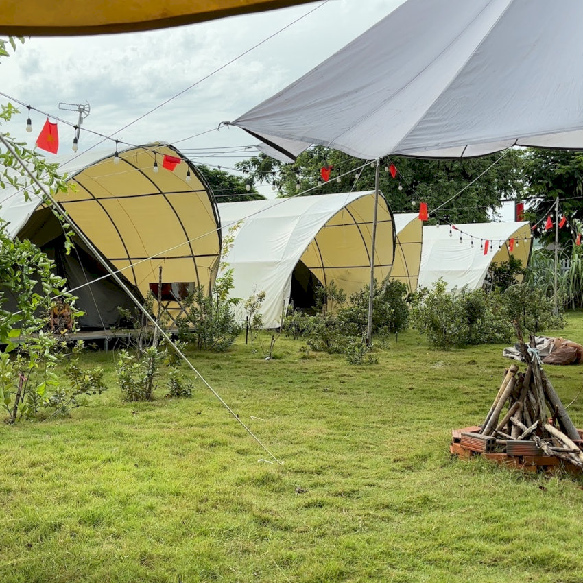 Ngọc Chi Linh Camp sở hữu không gian khép kín nhưng rộng rãi và rất nhiều mảng xanh, mang lại cảm giác thư thái