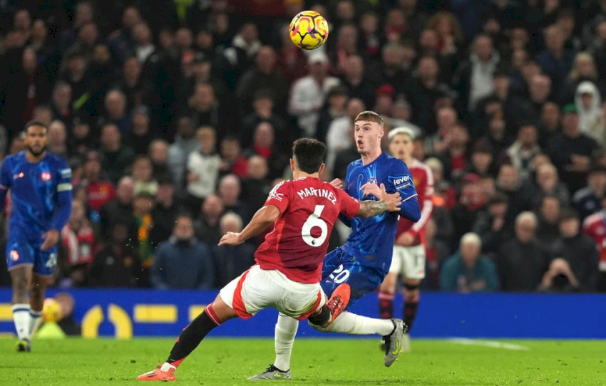 Pha phạm lỗi thô bạo trong vòng cấm, nguyên nhân dẫn đến quả penalty