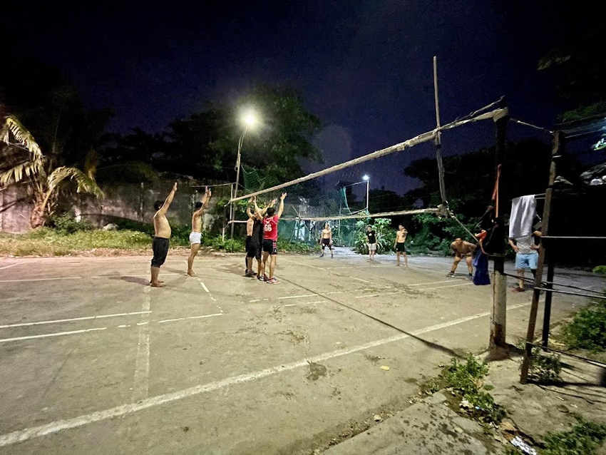 Sân bóng chuyền Cà Phê Tre với thiết kế đơn giản dành cho những người không chuyên