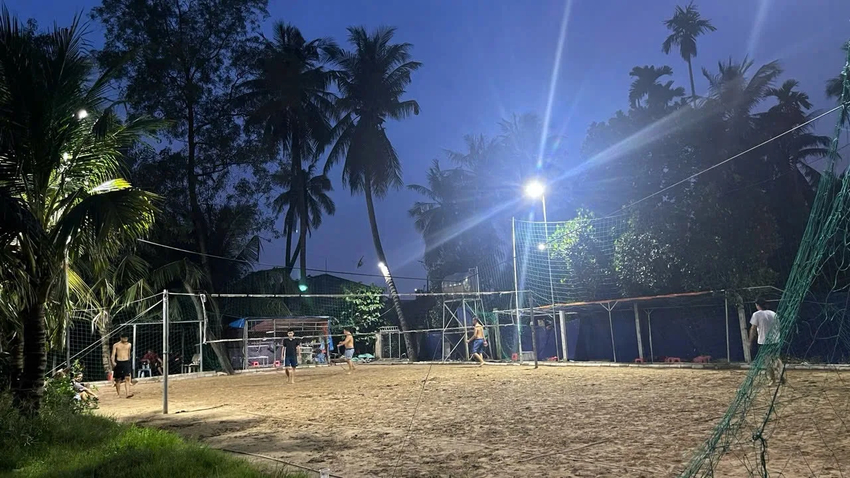 Sân bóng chuyền Trường Thọ là địa điểm yêu thích của người yêu bóng ở Thủ Đức