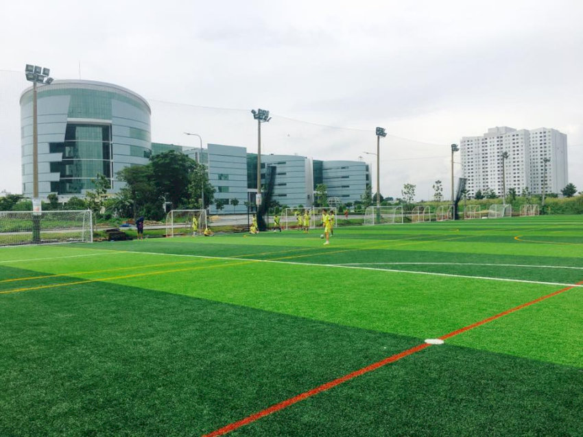 Sân bóng đá phủi Sài Gòn mini HCA chất lượng cao trong khuôn viên Học viện
