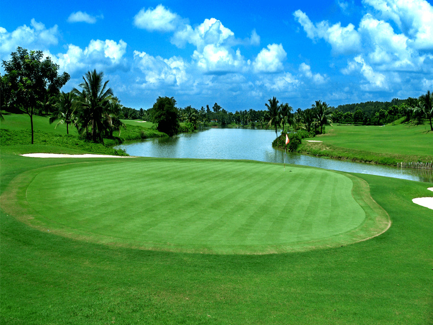 Không gian thoáng đãng cùng cảnh quan đẹp mắt tại sân golf Đồng Nai