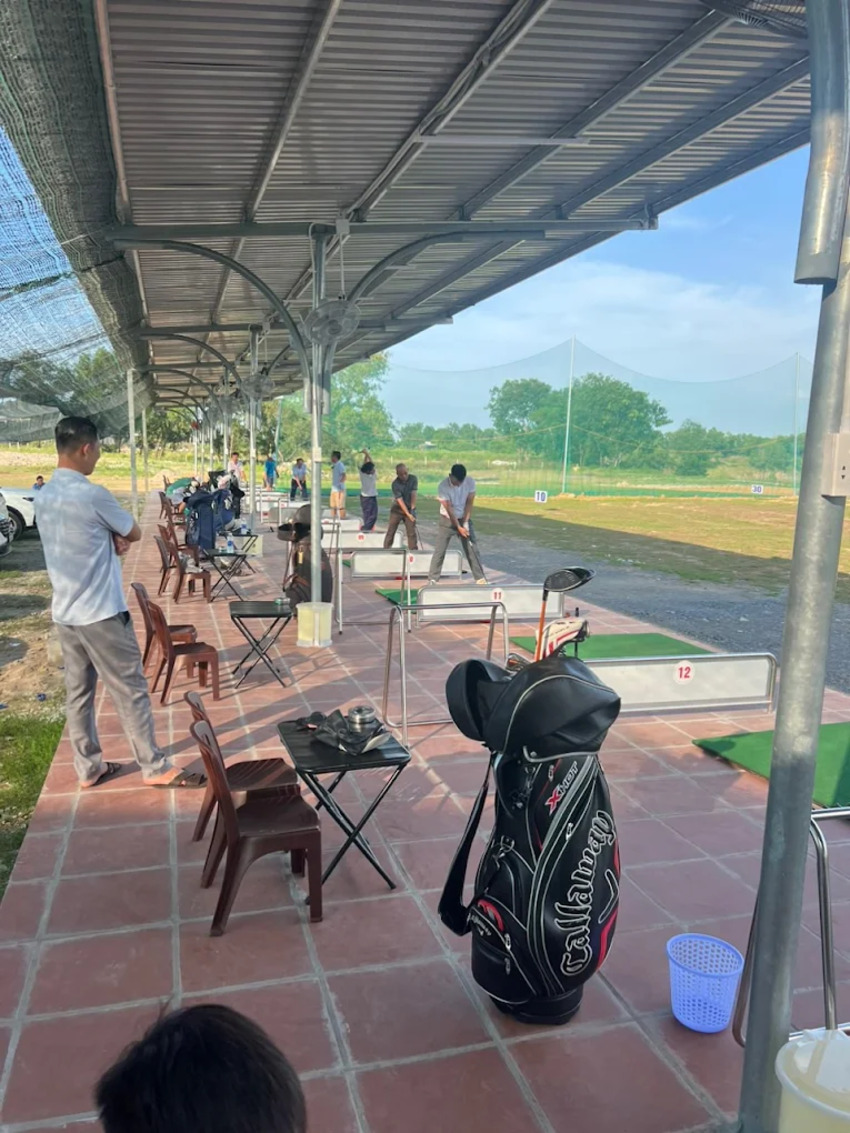 Sân golf Nhật Lâm được thiết kế với nhiều làn tập riêng biệt