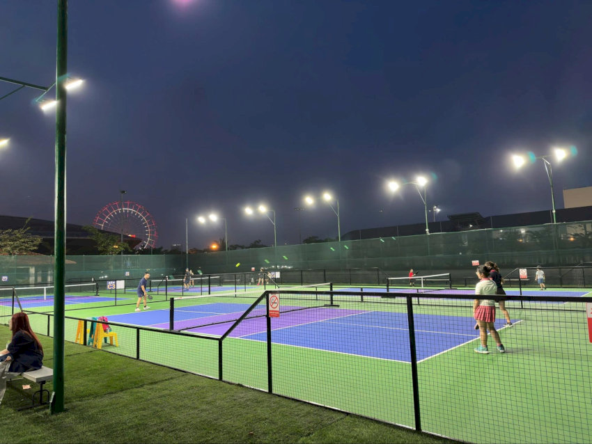 Sân Pickleball Tuyên Sơn cung cấp đa dạng dịch vụ hỗ trợ luyện tập và thi đấu