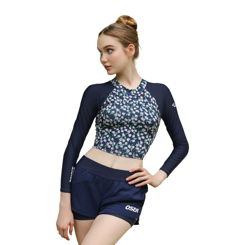 Set đồ bơi nữ crop top tay dài và quần hai lớp màu navy, phong cách hiện đại