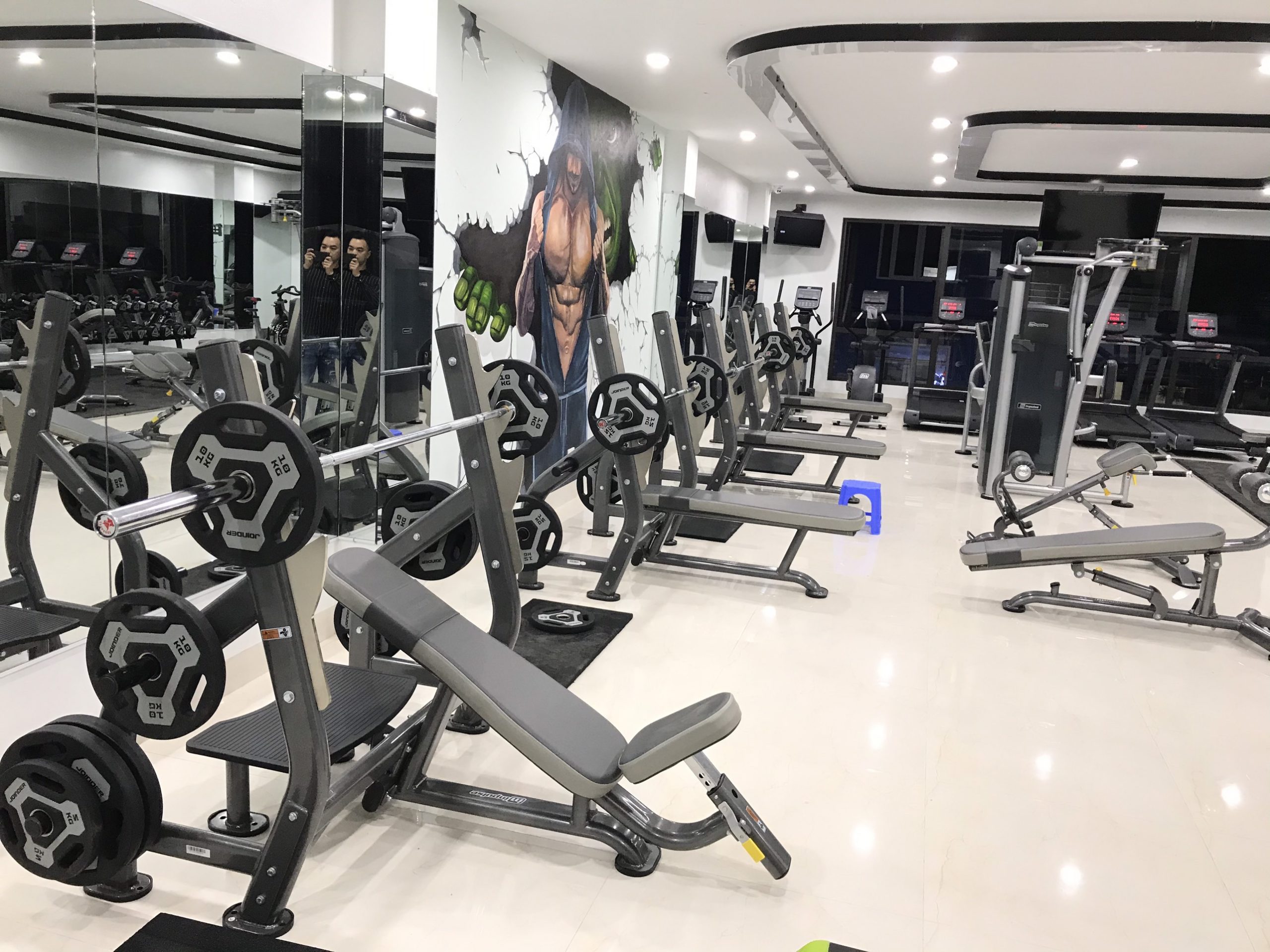 Phòng tập gym Hà Nội với đa dạng dụng cụ