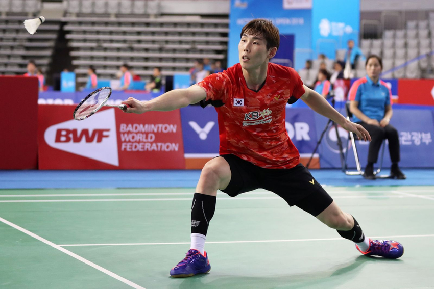 Son Wan Ho tay vợt cầu lông phòng thủ xuất sắc