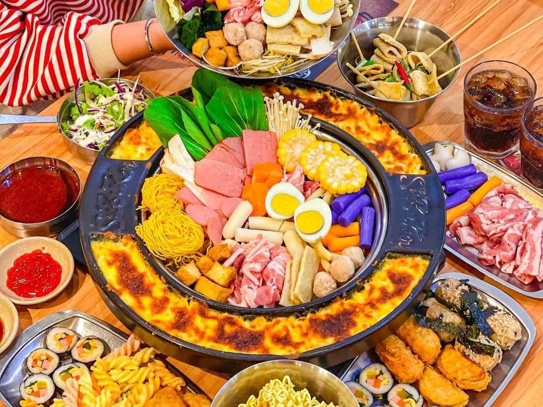 Món lẩu tokbokki cay nồng đặc trưng của nhà hàng Spicy Box tại Parc Mall Quận 8