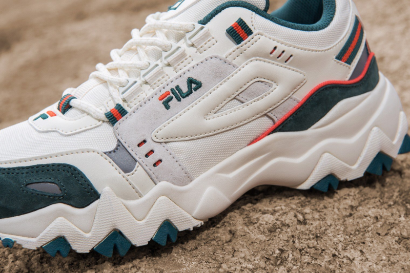 Giày thể thao Fila với thiết kế độc đáo kết hợp cổ điển và hiện đại, sử dụng công nghệ EVA