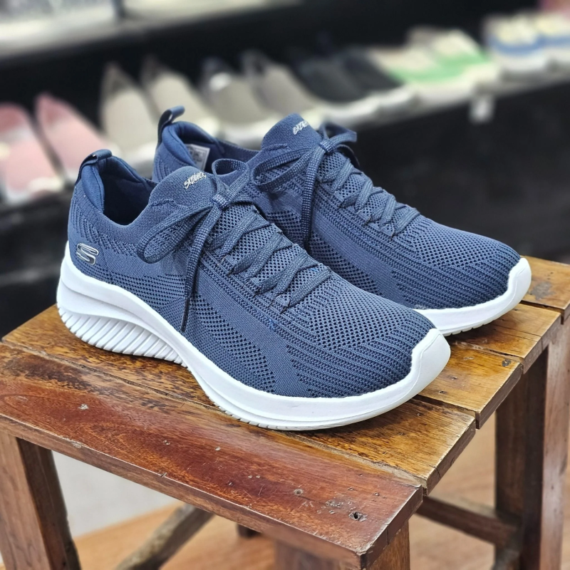 Giày Skechers đơn giản, tiện dụng và công nghệ Memory Foam mang lại sự thoải mái tối đa