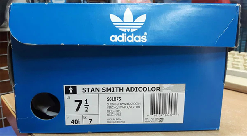 Đối chiếu thông tin sản phẩm trên hộp và tem giày để xác định Adidas chính hãng.