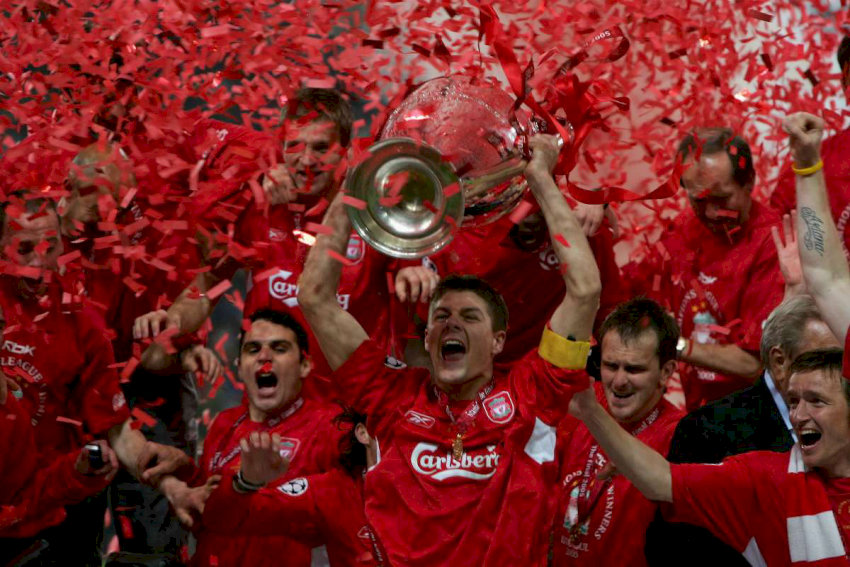 Khoảnh khắc ăn mừng chiến thắng của Liverpool trong trận chung kết Champions League 2005 sau loạt đá luân lưu
