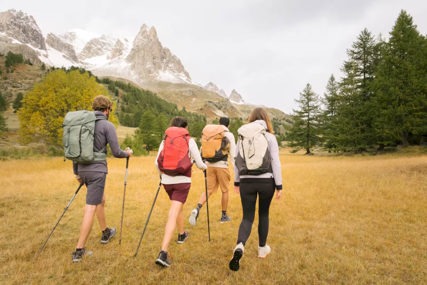 Trekking đòi hỏi kinh nghiệm và sức bền nhiều hơn so với hiking.
