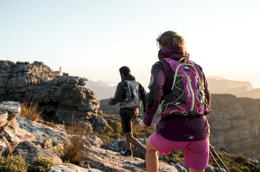 Trekking là hành trình khám phá thiên nhiên hùng vĩ.