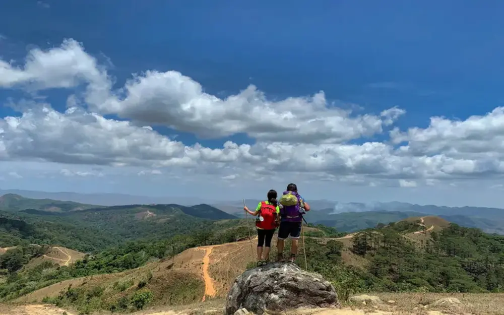 Chỉ dẫn các hướng đi thác Yavly và cung Đồi Lính từ cột mốc 3 tỉnh khi trekking Tà Năng