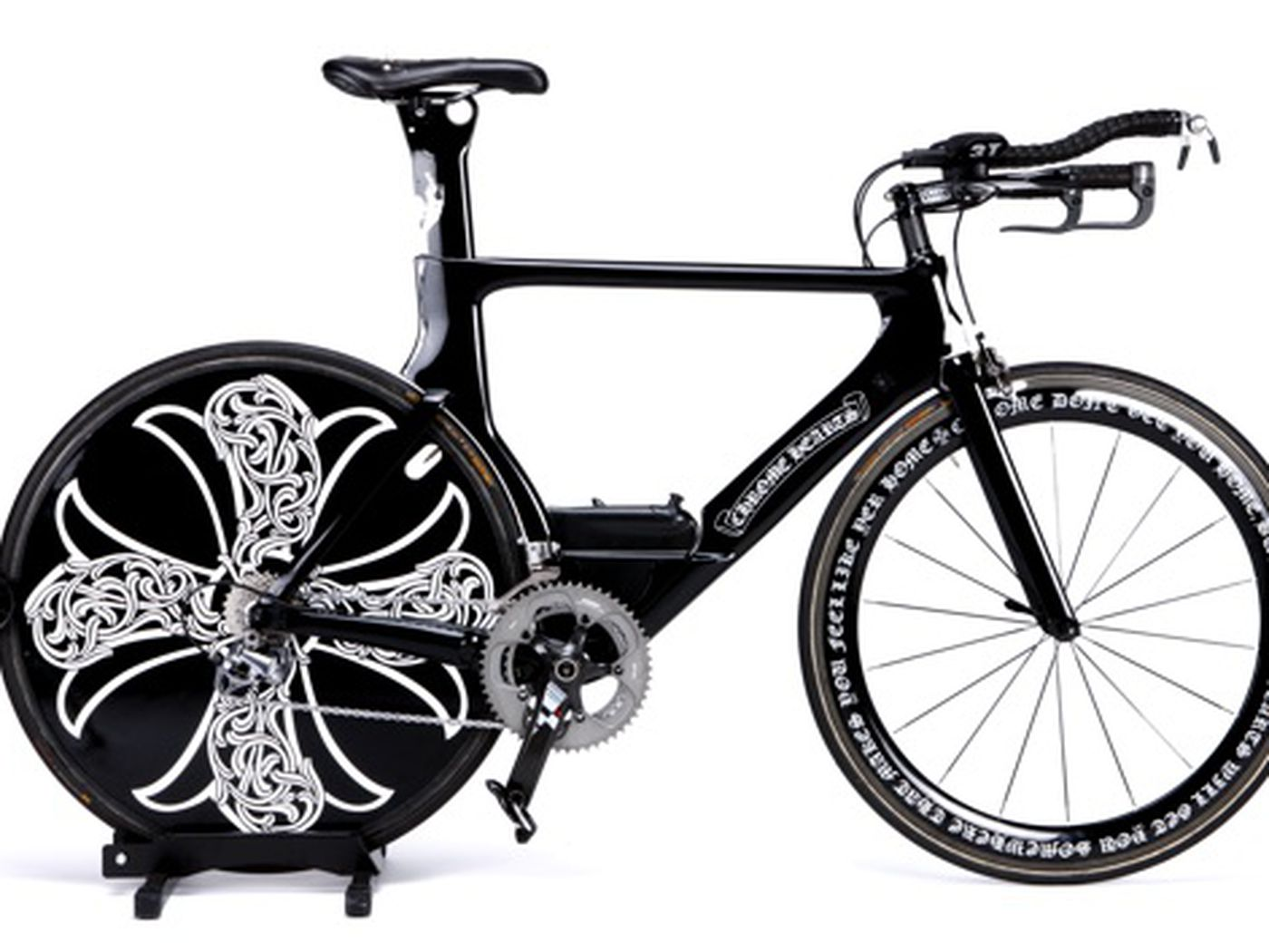 Chiếc xe đạp giới hạn Chrome Hearts x Cervélo với phong cách gothic và chi tiết chạm khắc thủ công