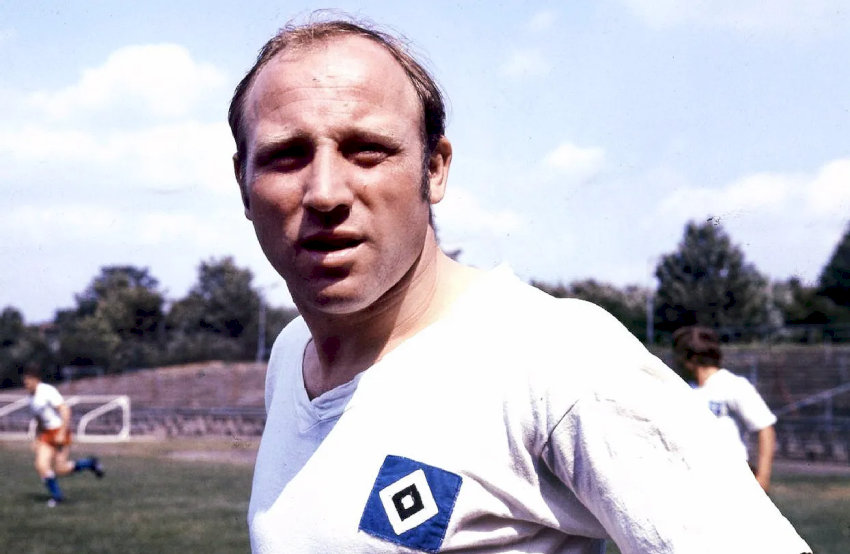 Uwe Seeler, biểu tượng của bóng đá Đức và Hamburg SV, một cầu thủ ghi bàn bền bỉ