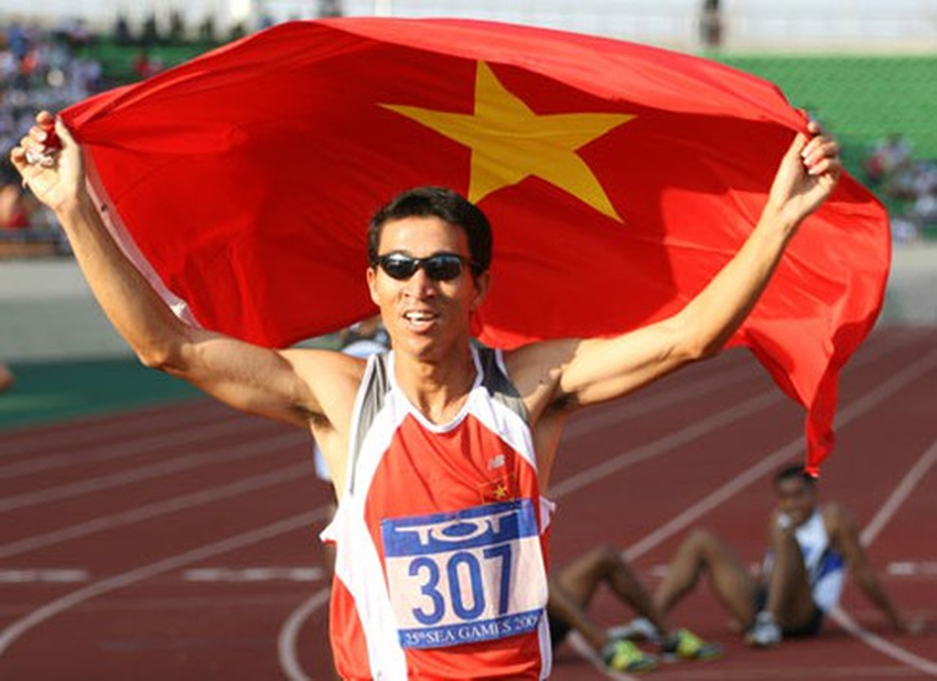 Vận động viên điền kinh Nguyễn Đình Cương trong khoảnh khắc thi đấu đầy tập trung